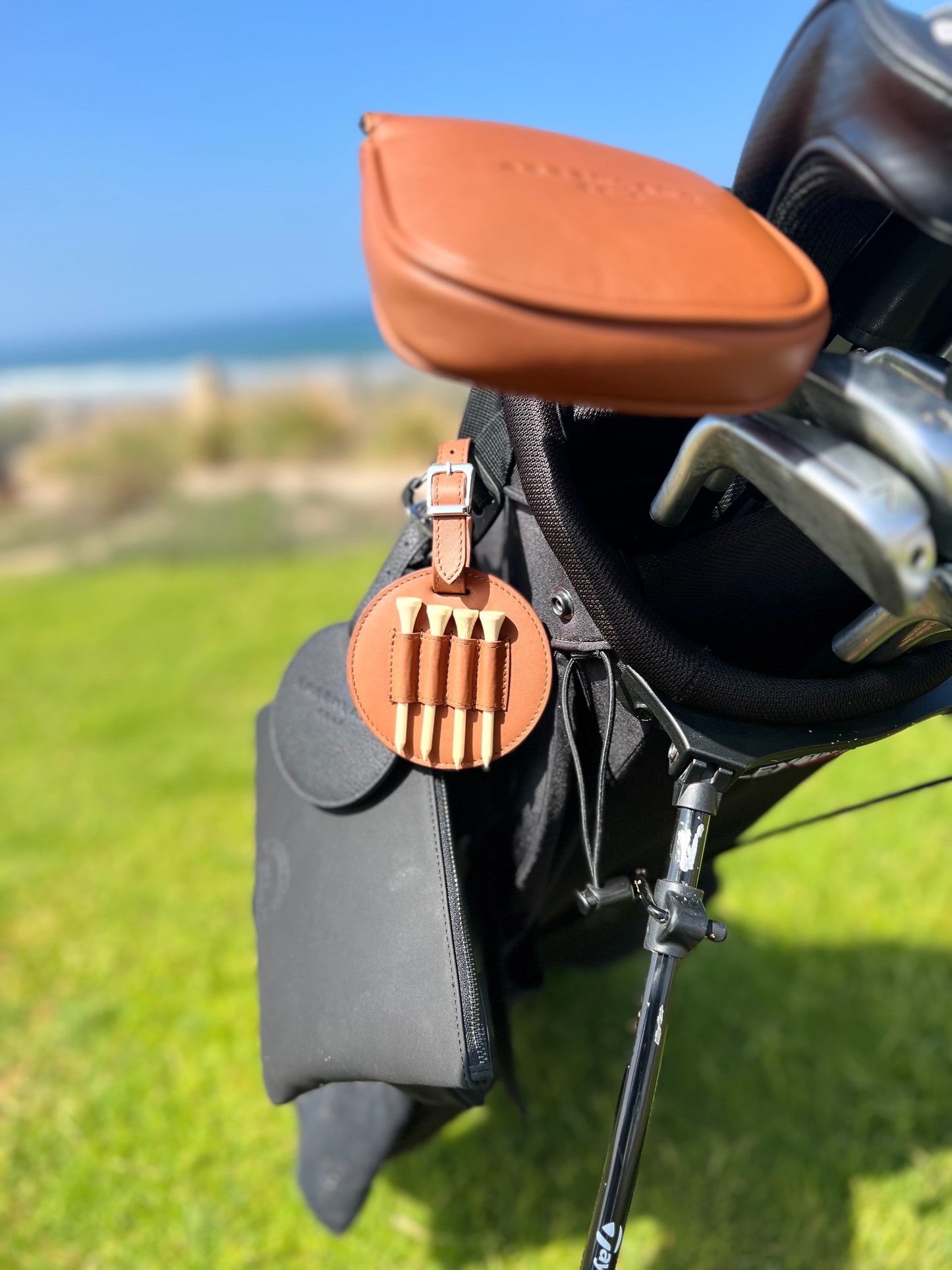 GL cognac tee holder